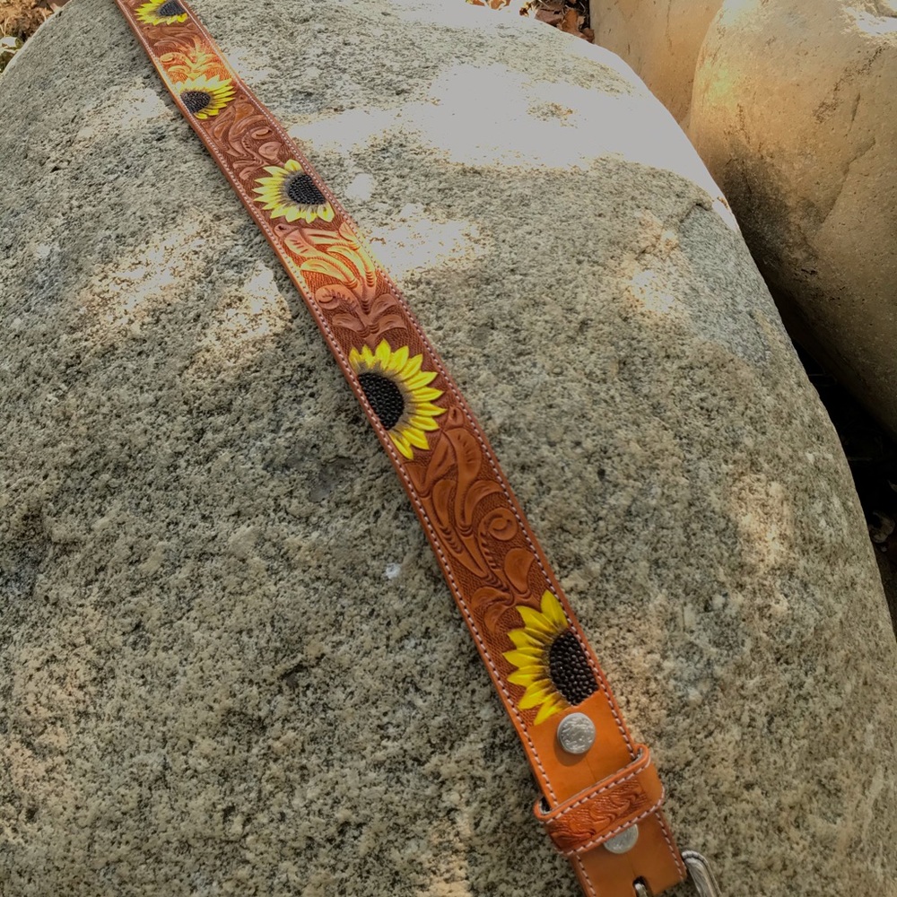 🌻 girasol hand painted and tooled belts 😍 - Picture 2 of 6